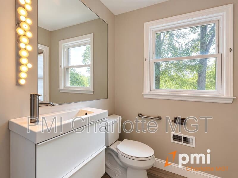 Charlotte House: 1140 Bevis Dr