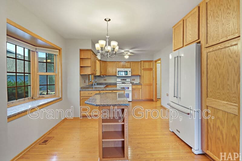 Lake Villa House: 128 Juniper Court