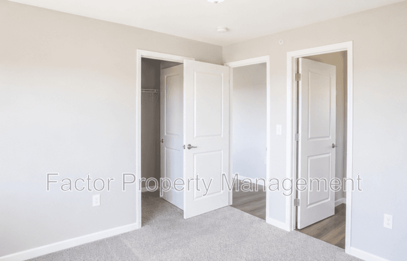 Belle Plaine Condo: 561 Elk Street South