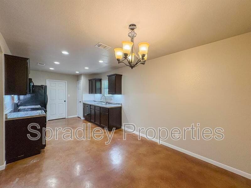 Belton House: 1209 N Blair St