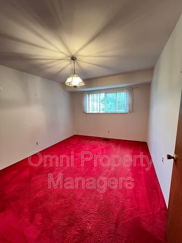 Warren House: 27359 Liberty Dr