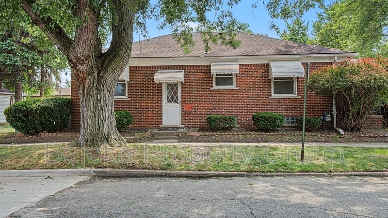 Lincoln Park House: 2957 Fort Park Boulevard