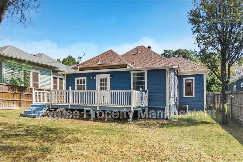 Fort Worth House: 1816 Washington Ave