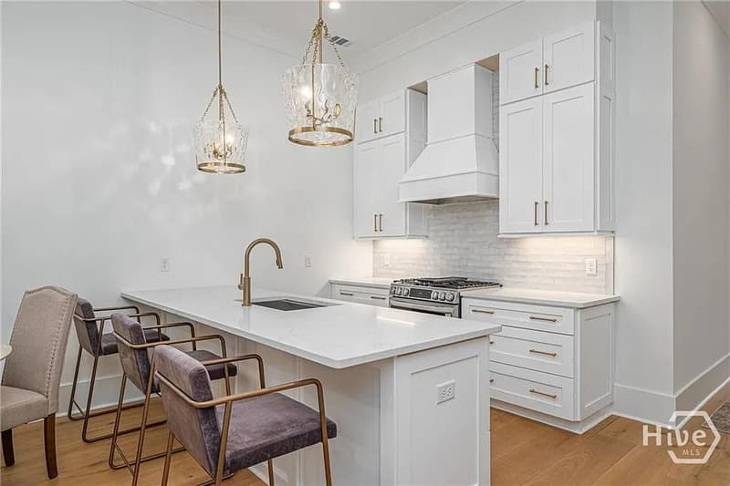Savannah Condo: West 38th Street - 304