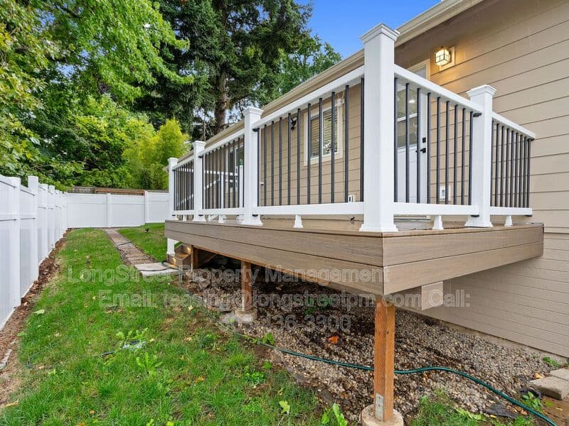 Portland House: 2812 NE Bryant St