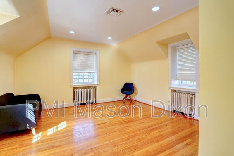 Baltimore House: 5304 Springlake Way