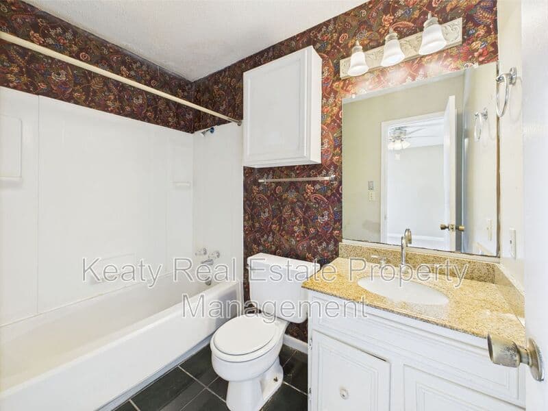 Lafayette House: 307 Cougar Ridge