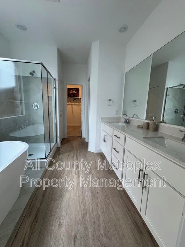 Little Elm House: 229 Invermore Drive