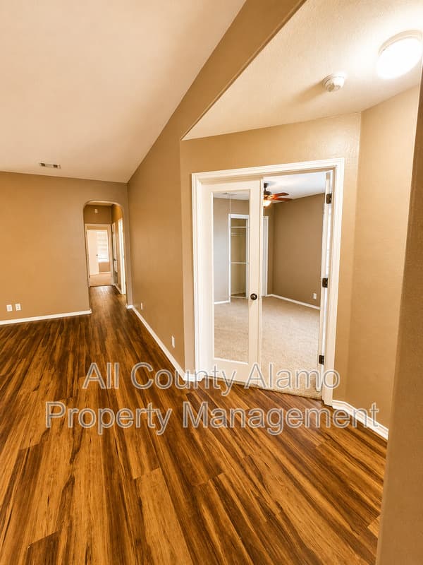 Selma House: 9006 Pinseeker