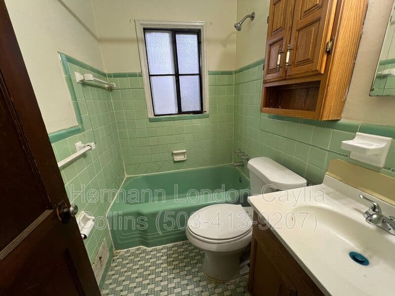 Saint Louis House: 5657 Sunbury Ave