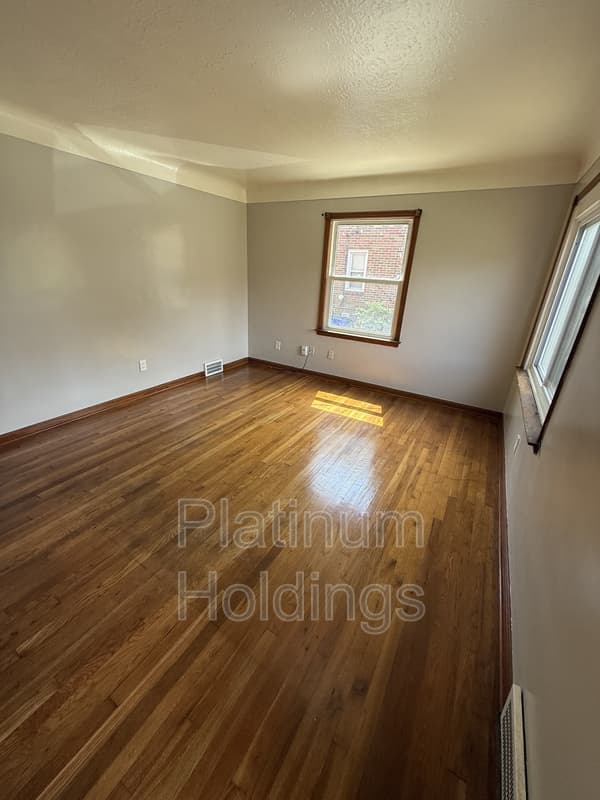 Cleveland House: 1115 Villaview Rd