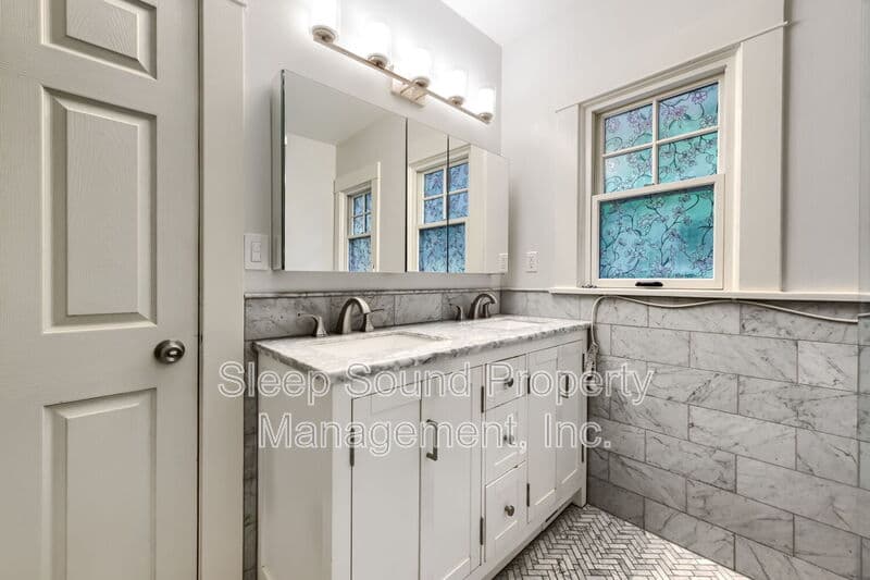 Portland House: 3835 SE Ankeny Street