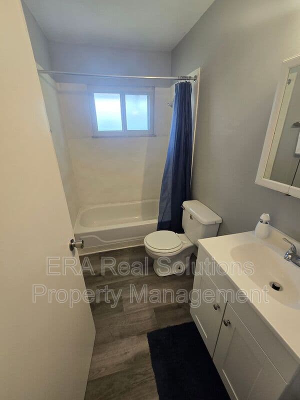 Columbus House: 1494 Selkirk Road
