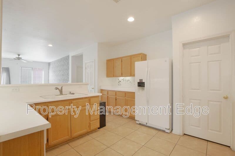 Hemet House: 127 Fuerte Ct