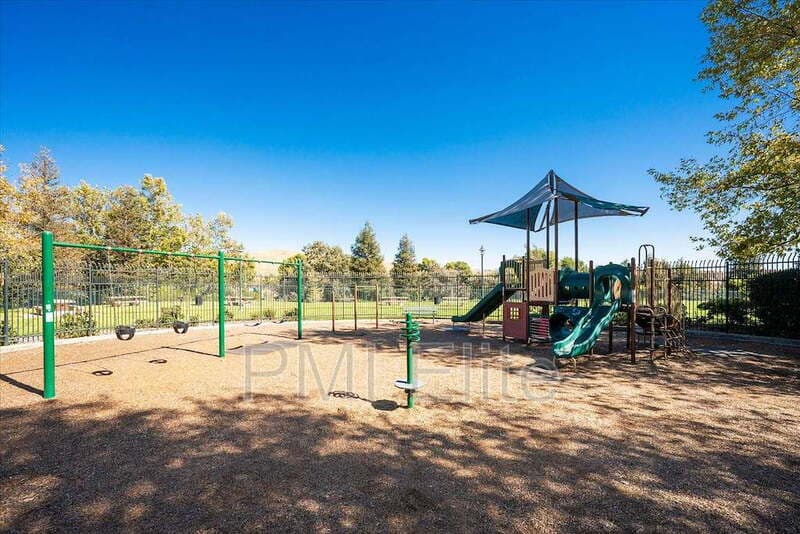 Castaic House: 32029 Cypress Way
