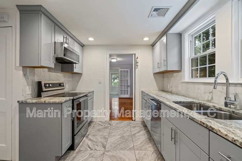Lexington House: 14 Gleason Road