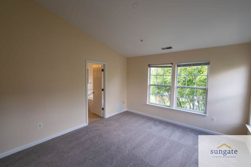 Rosedale Townhome: 11 Hallsdale Ct