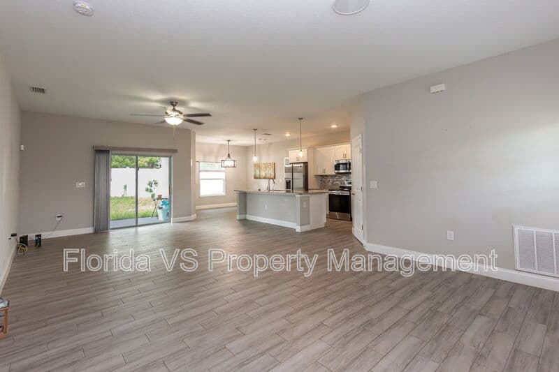 Poinciana House: 217 Fig Ct