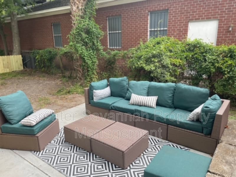 Savannah House: 626 East Waldburg Street