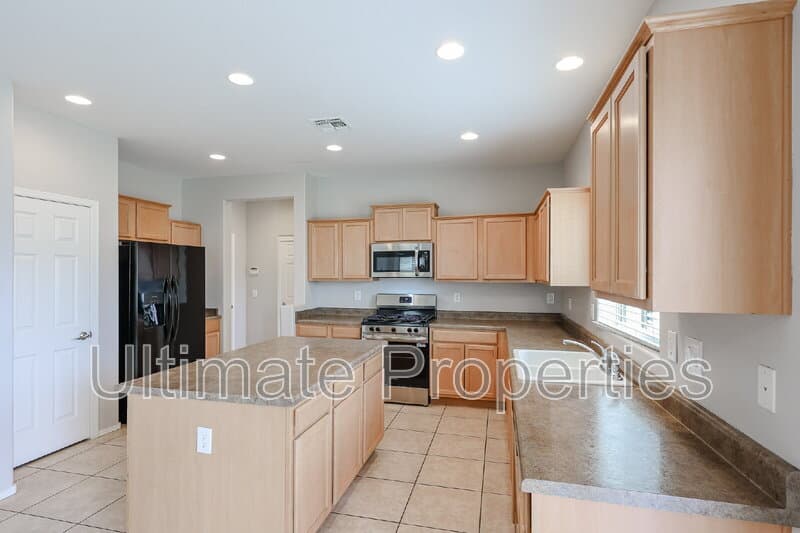 Buckeye House: 19417 W Morning Glory Dr