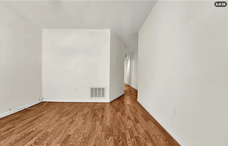 Richmond Condo: 2111 Maplewood Ave