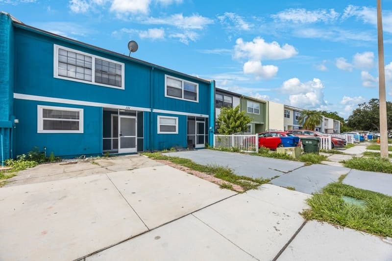 Largo Townhome: 2820 South Pines Drive - 131
