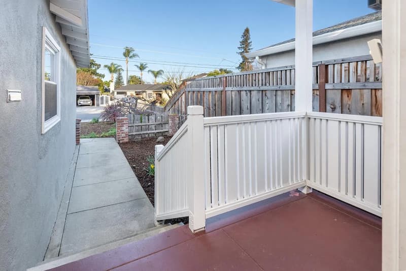 San Carlos House: 1354 Oakhurst Ave