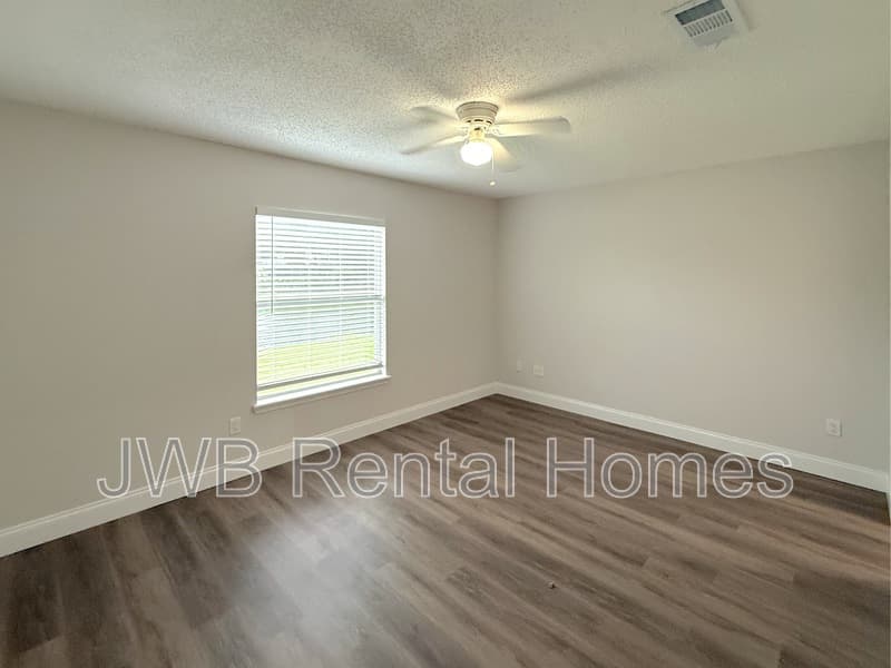 Saint Johns House: 557 Grand Parke Dr