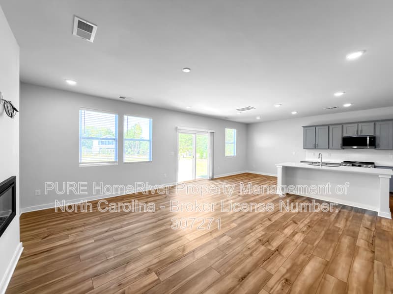 Hickory House: 2953 31st St Ln NE