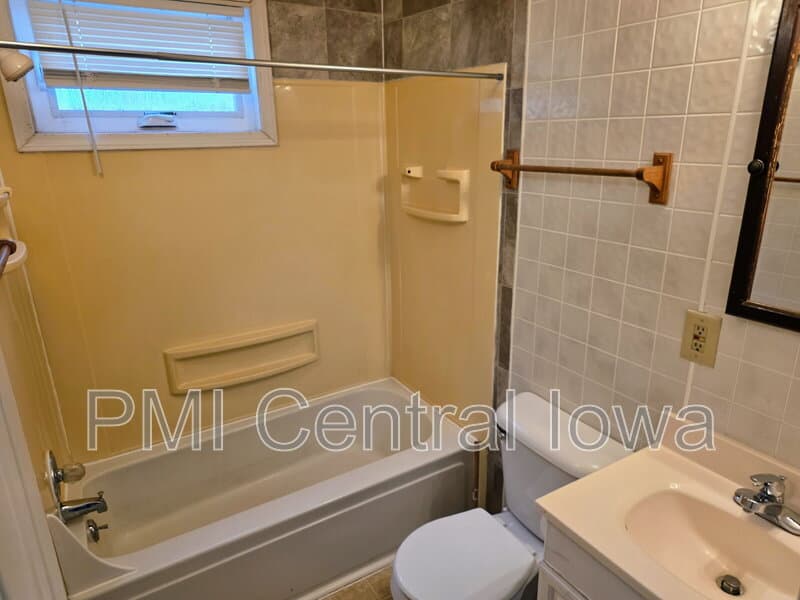 Des Moines Condo: 4131 55th Street