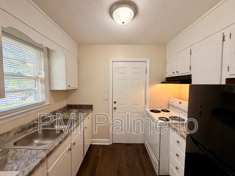 Columbia Condo: 3209 Wilmot Ave