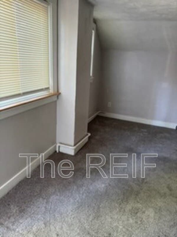 Lansing Condo: 513 North Magnolia Avenue 2nd Floor