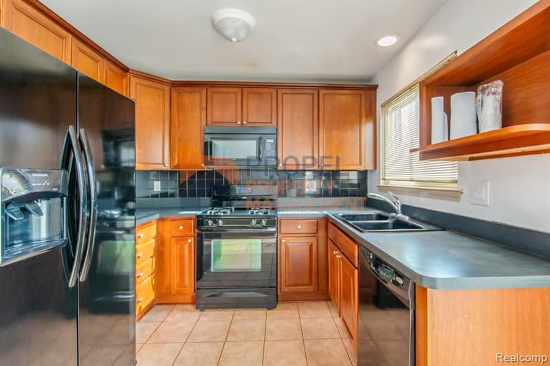 Van Buren House: 10117 Hamilton Street