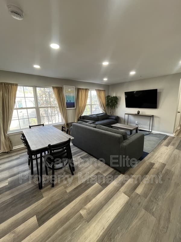 Newark Condo: 44 Krueger Court - 1 - Downstairs Master Studio Suite