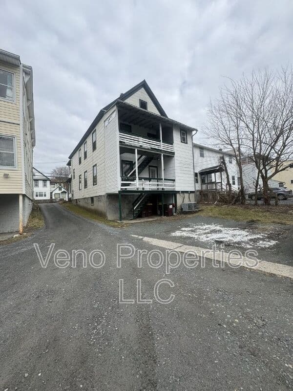 Mechanicville House: 149 Saratoga Ave.