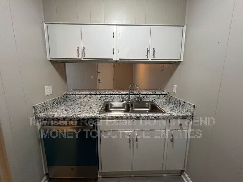 Fayetteville House: 5853-H Century Oaks Drive