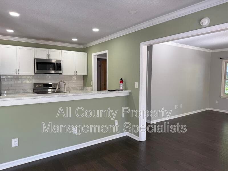 Lexington House: 145 Saddlebrooke Rd