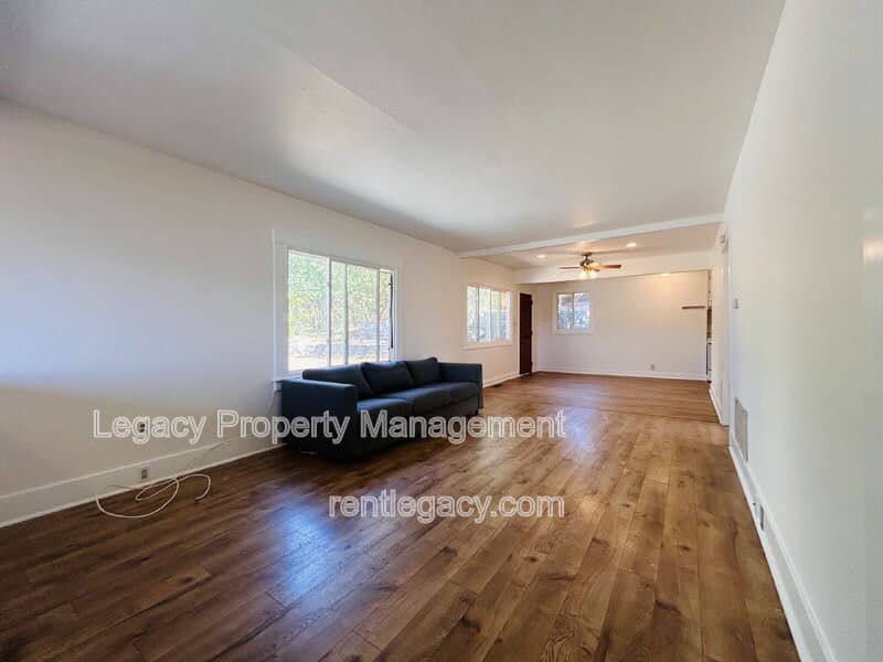 Crockett House: 653 Alhambra Street