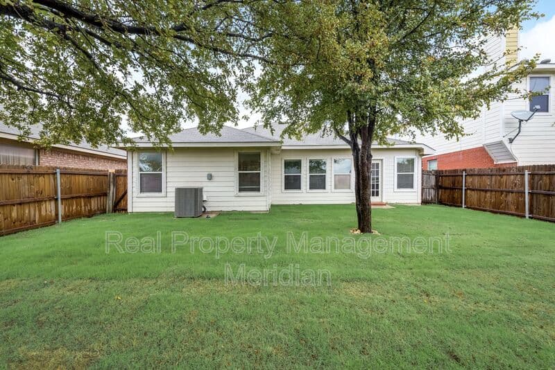 Blue Mound House: 10505 Braewood Dr