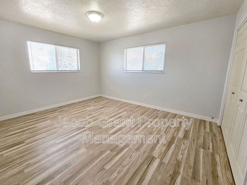 Idaho Falls House: 2118 St. Clair Rd