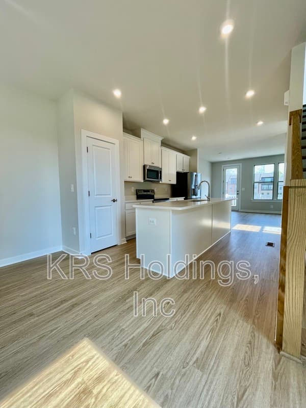Woodbridge Townhome: 3738 District Dr.