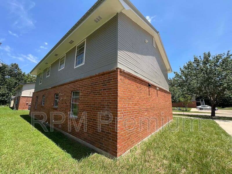 Baker Condo: 5057 Baker Blvd.