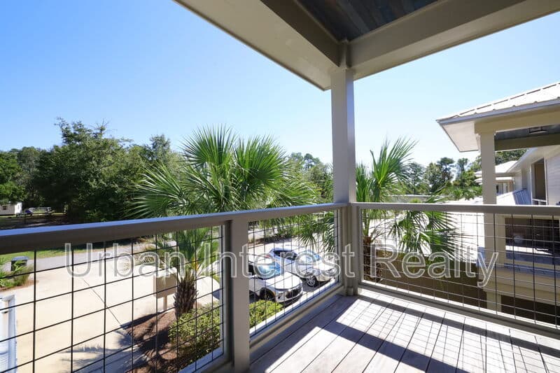 Freeport Townhome: 47 Palm Street