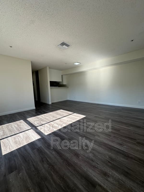 Glendale Condo: 621 N. Louise Street