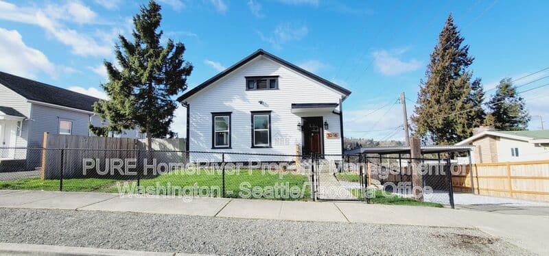Tacoma Condo: 3216 E Roosevelt Ave