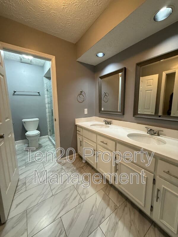 Columbus House: 6118 Abbey Drive