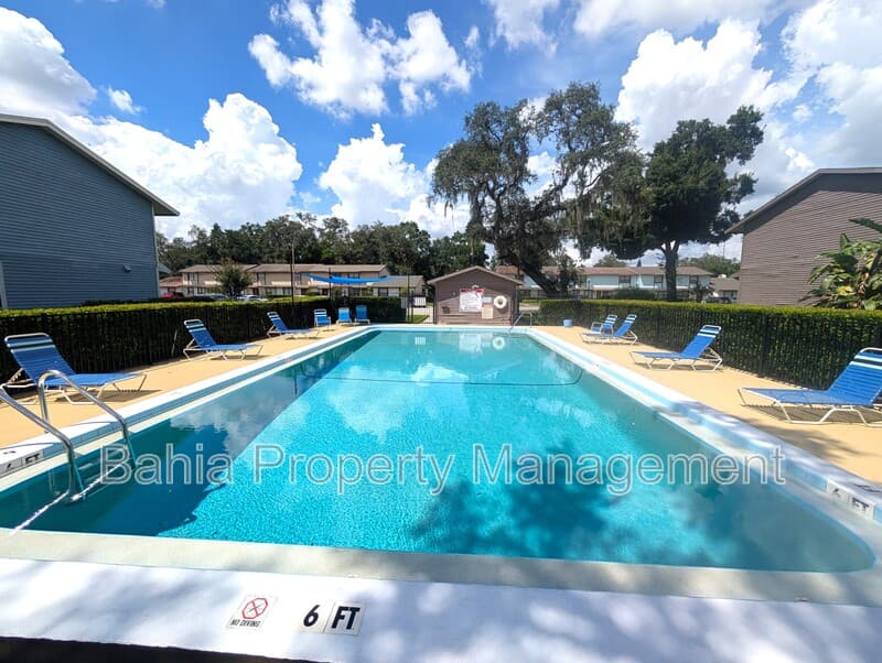 Tampa Townhome: 3441 Oak Trail Ct