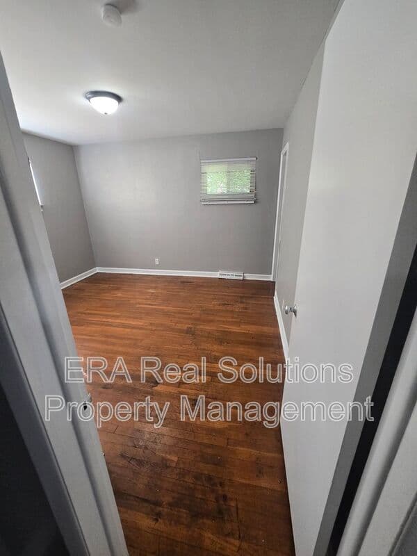 Columbus House: 3050 Clermont Rd