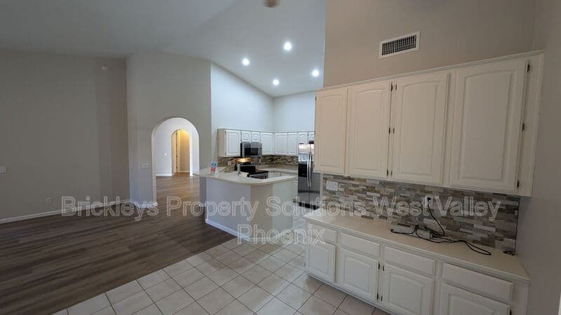 Goodyear House: 13354 W Palm Ln