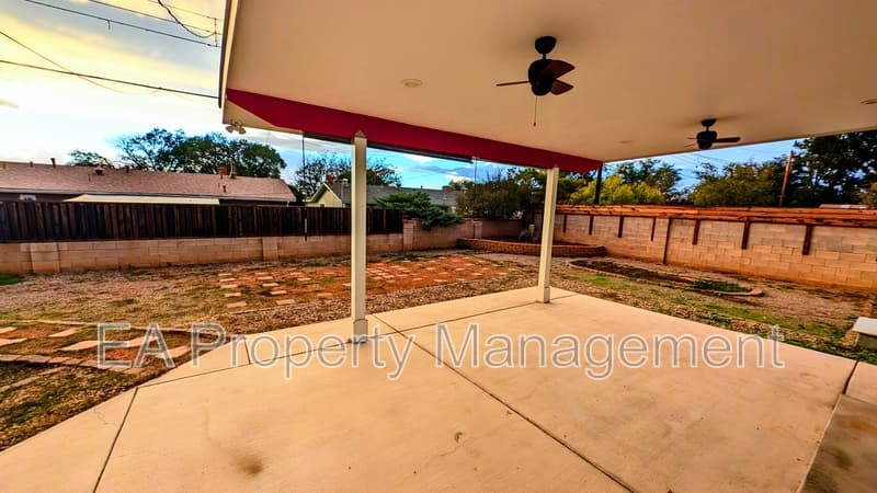 Albuquerque House: 2837 Palomas Dr NE